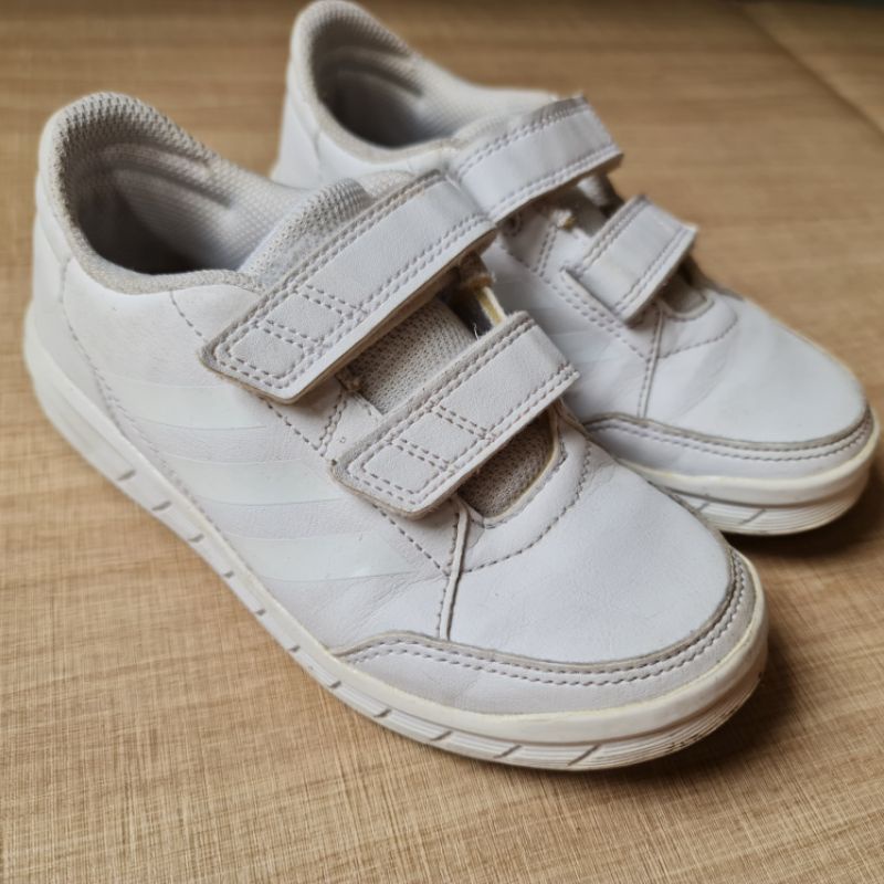 preloved/bekas sepatu anak adidas original size 12,5 atau 5/6 th