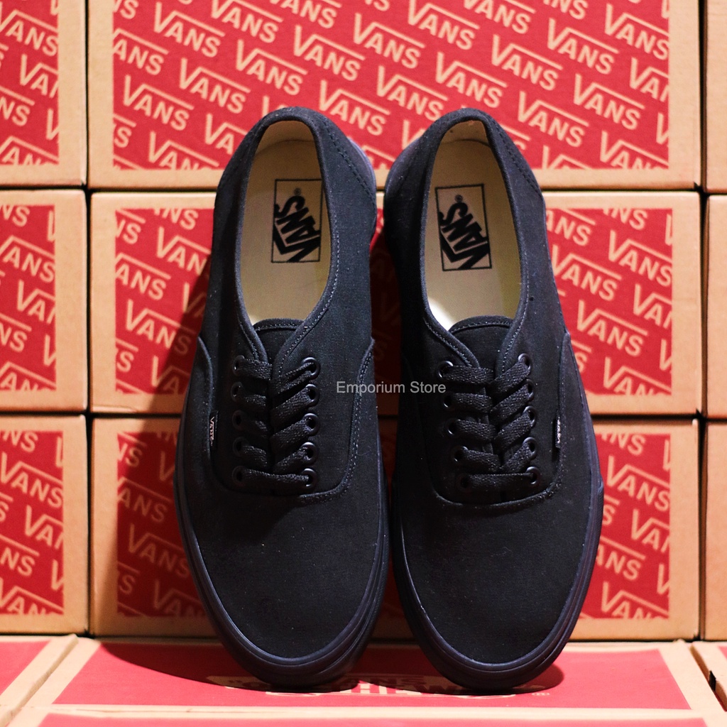 Sepatu Authentic Classic Black White