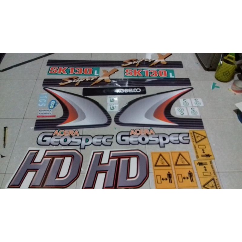 

stiker alat berat kobelco SK130 Geospec HD full satu set sudah laminating glosy /oraccal