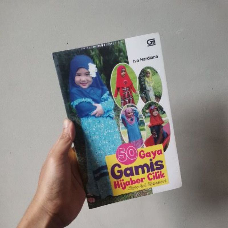

Buku 50 Gaya gamis hijaber cilik dan tutorial aksesoris ORIGINAL
