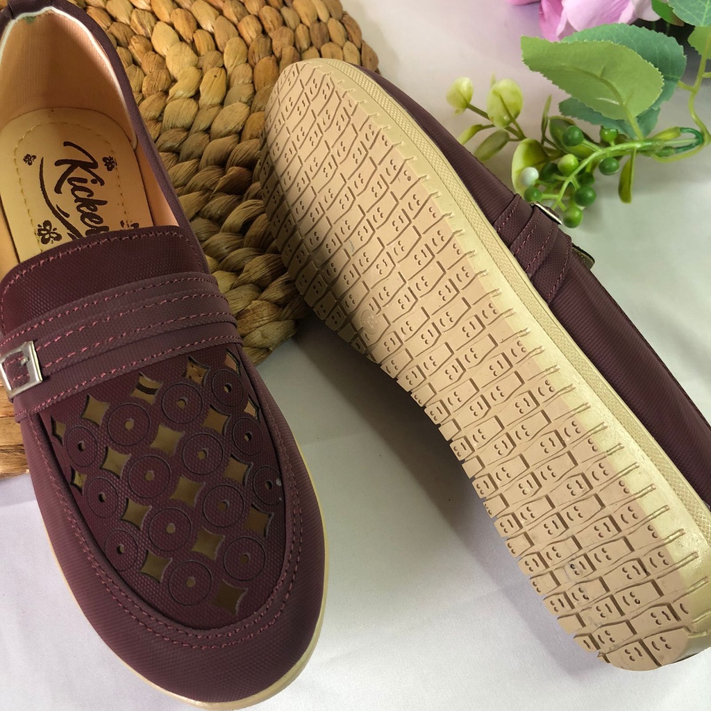 Sepatu Flat Wanita Sol Karet Polos Aksen Belt 3