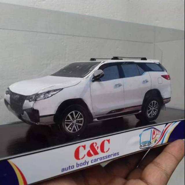 toyota fortuner diecast