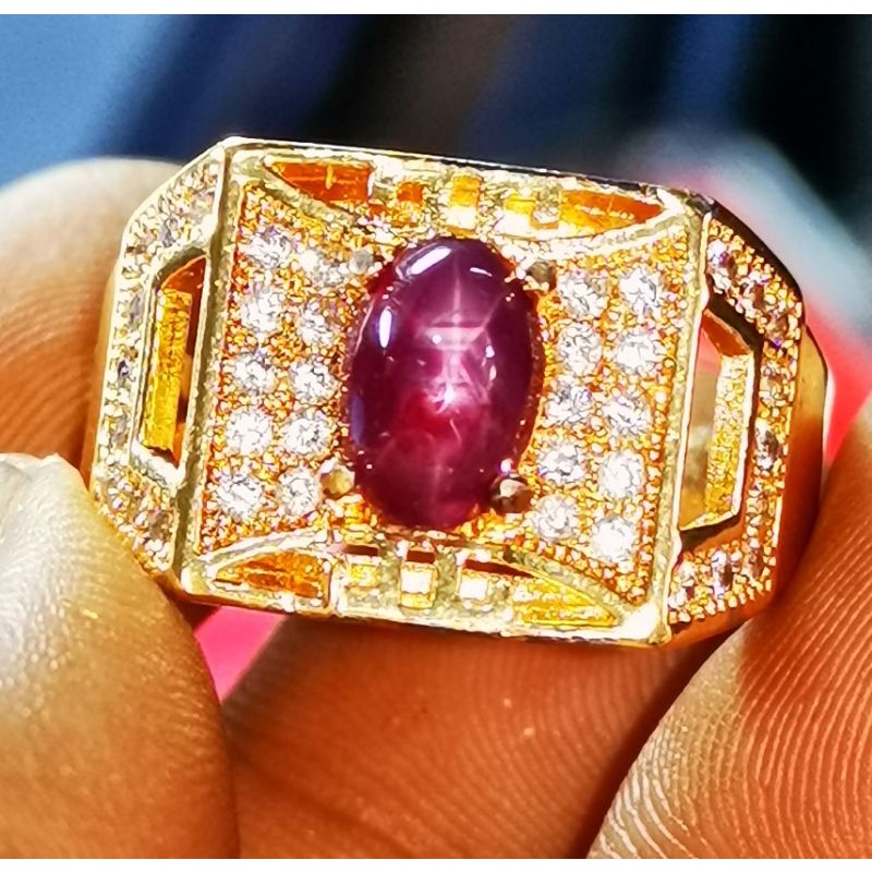 Batu permata natural ruby star