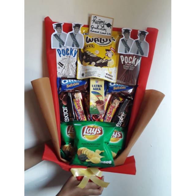 Bucket snack murah bisa ditambah foto untuk bucketnya tersedia warna pink dengan ungu. Sangat murah