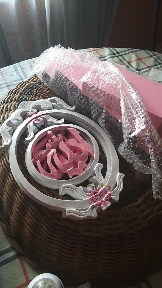 Kaligrafi Allah Muhammad Oval Shabby Kayu Jati Warna Putih - Pink