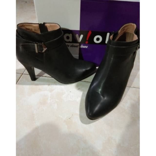 Sepatu boot laviola
