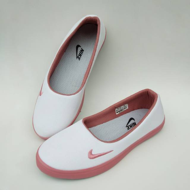 Sepatu slip on wanita 01.Sepatu wanita.Sepatu santai.Sepatu hijabers.Sepatu kerja