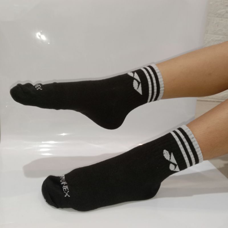 Kaos kaki olahraga badminton Yonex hitam garis putih harga ekonomis