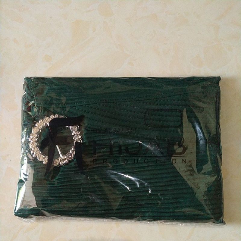 Hijab Instan Bergo Plisket Gotik Gesper Original F1/ Hijab Jersey Plisket/ Jilbab Bergo Pad Plisket-Hijau botol
