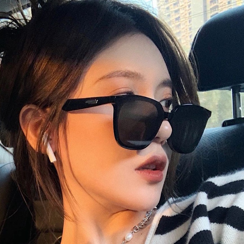 Korea Fashion Kacamata Hitam Wanita Retro Square Shades for Women and Men