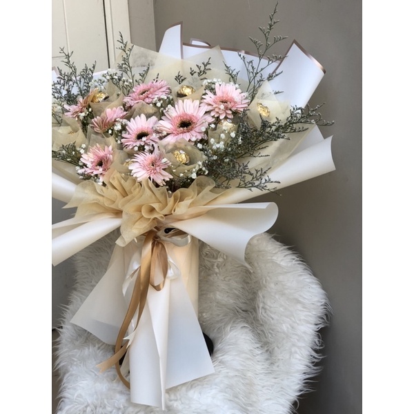 Bouquet  Ferrero  Rocher Ulang Tahun Fresh Flower Anniversary Special Edition