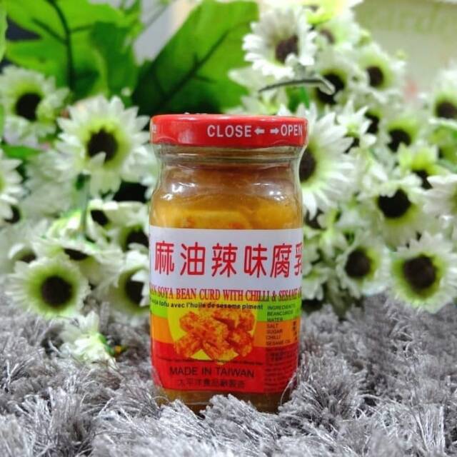 

Tahu putih pedas FLS sichuan soya bean curd with chilli and sesame oil 130 gr