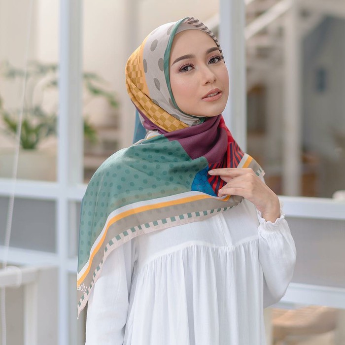Promo HIJAB SEGIEMPAT DEENAY KW VOAL PREMIUM ROMESA Limited