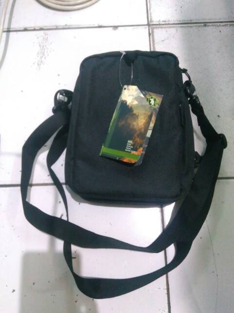 Tas selempang Travel pouch eleven Larva bodypack elleven larva