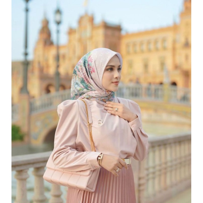 Sevilla series buttonscarves florecer voal reguler