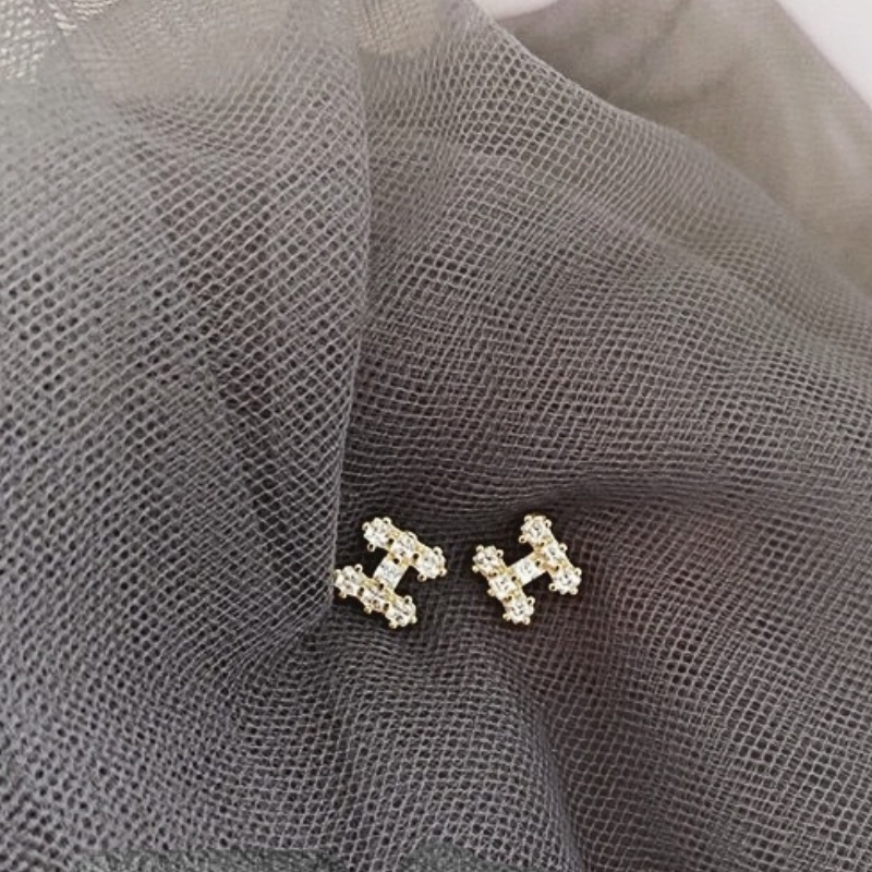 Anting Stud Desain Huruf H Aksen Berlian Imitasi Bahan Zirkon Warna Emas Untuk Pesta