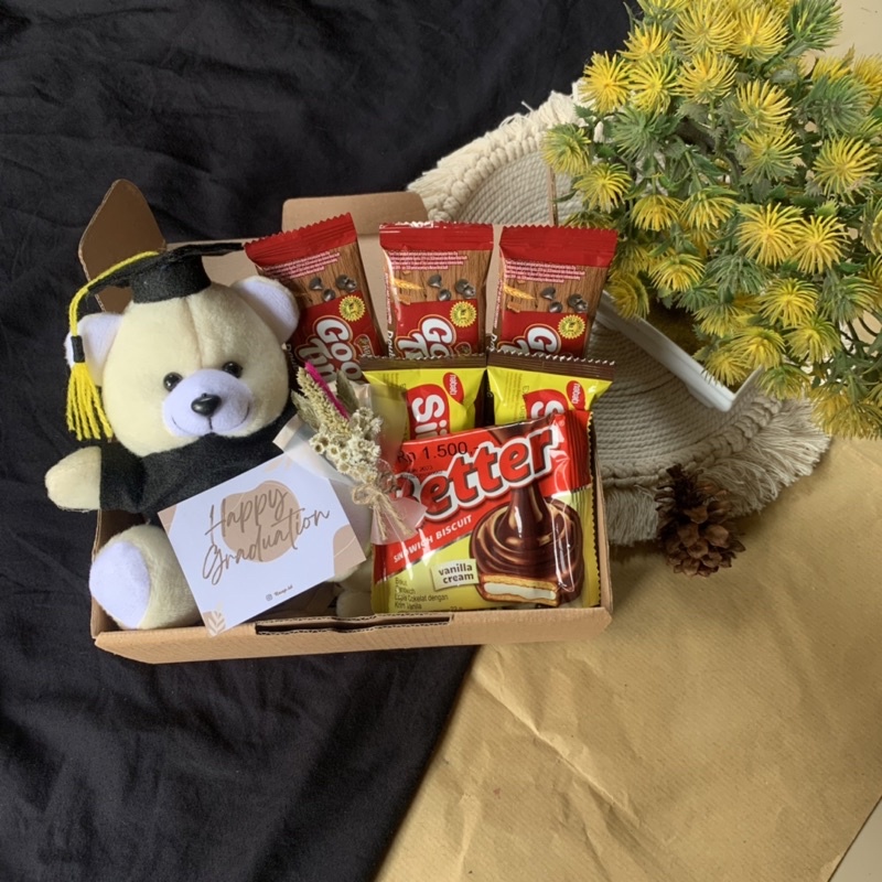 

HAMPERS BONEKA DAN SNACK | HAMPERS ULANG TAHUN | KADO ULANGTAHUN/ KADO CEWE | KADO WISUDA | HAMPERS WISUDA | HAMPERS GEMESH