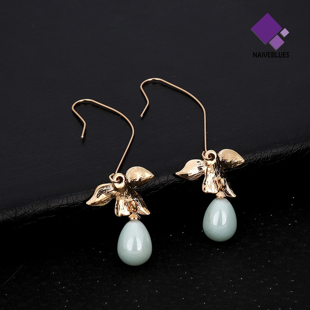 Anting Hook Bentuk Daun Aksen Mutiara Imitasi Bahan Alloy Untuk Wanita