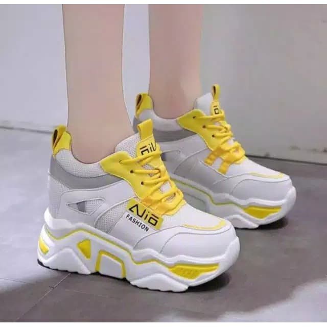 Sepatu Sneakers Wanita Nafa SDS348