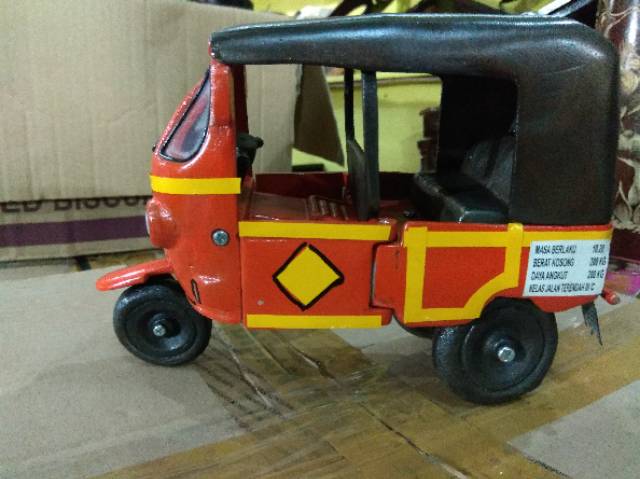 TERMURAH! MINIATUR BAJAJ BAJAI MERAH DARI LOGAM - SOUVENIR PAJANGAN DEKORASI RUMAH UNIK KHAS JOGJA