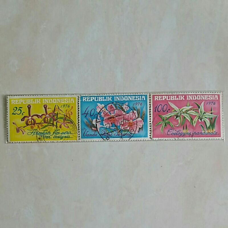 

Terlaris ✨ - (AC) Perangko Indonesia 1976 Anggrek Set Lengkap 3 pcs Used3.1.23