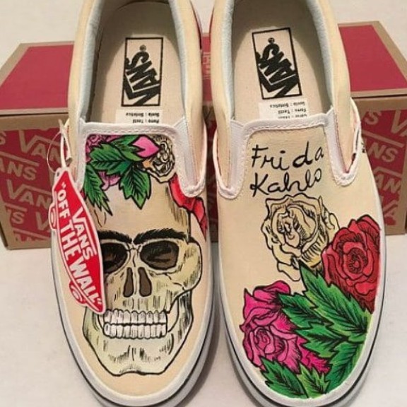 

SEPATU LUKIS BEBAS DESAIN CUSTOM NAMA GAMBAR KUALITAS RAPI CEPAT 101