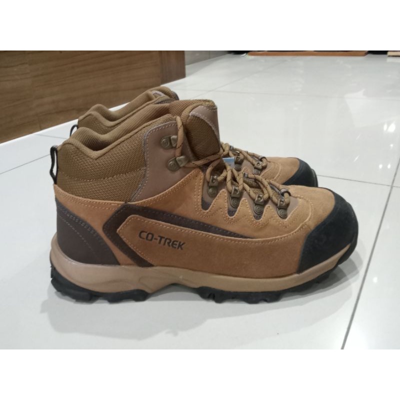 SEPATU CO-TREK SPACE