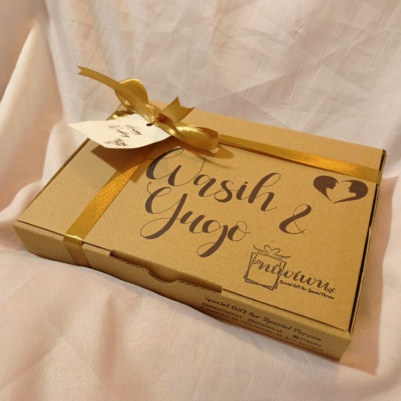 

[HANYA TULISAN,BELUM TERMASUK BOX] tambahan lettering nama di box packaging