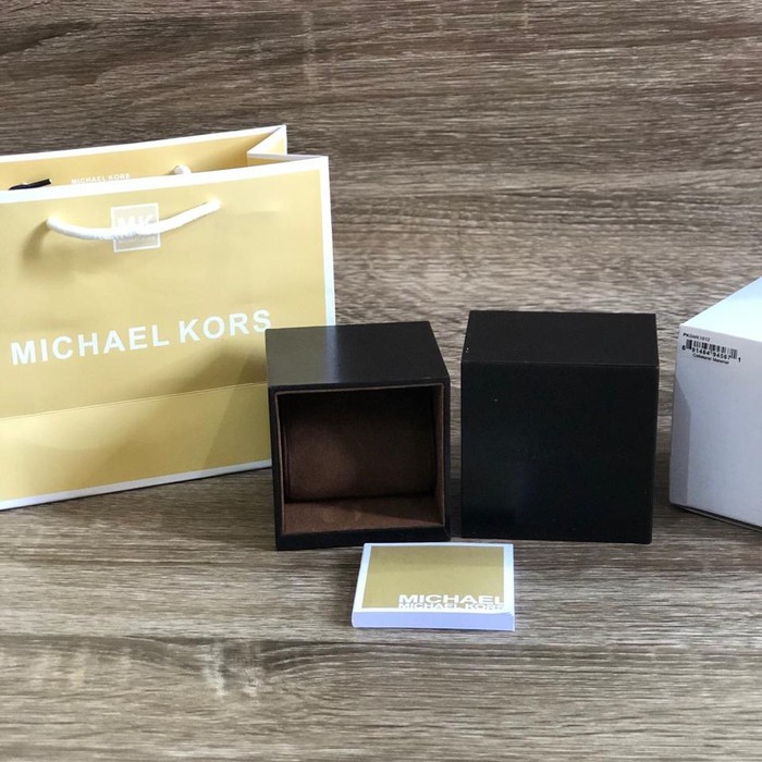 

Promo Terbatas - Box Kotak Jam Mk-Michael Kors Kayu (+) Sertifikat / Paper Bag