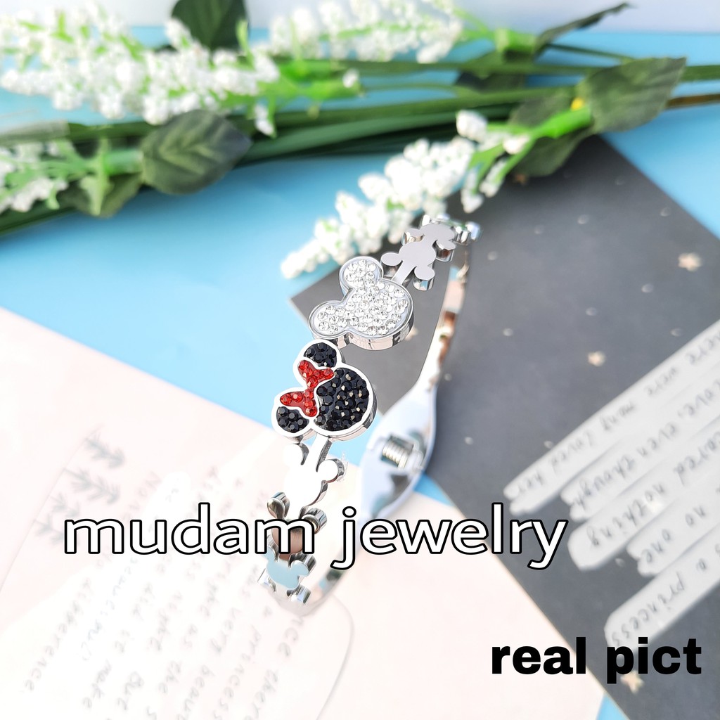 Gelang Bangle Titanium mickey dan Minnie Dengan Taburan Kristal Artifisial