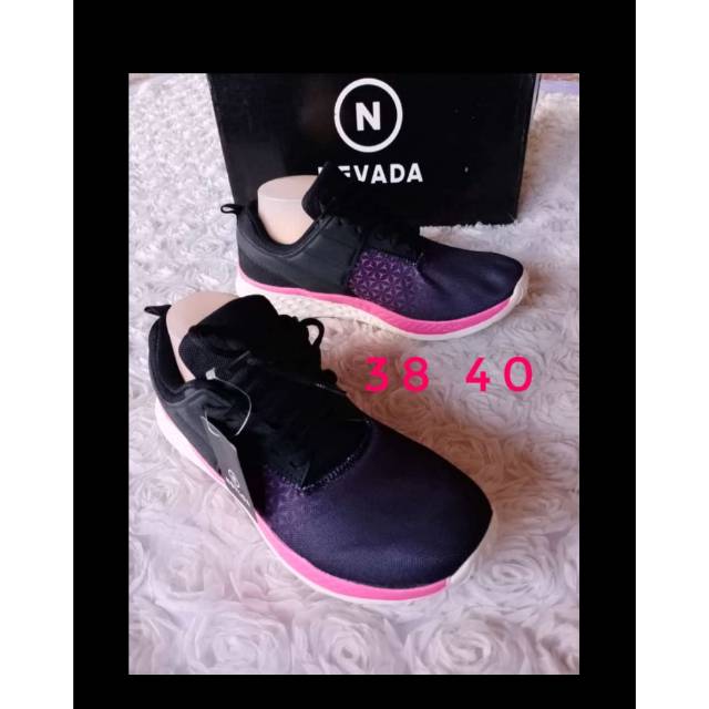 Sepatu wanita size 38.40 Nevada sepatu sneaker