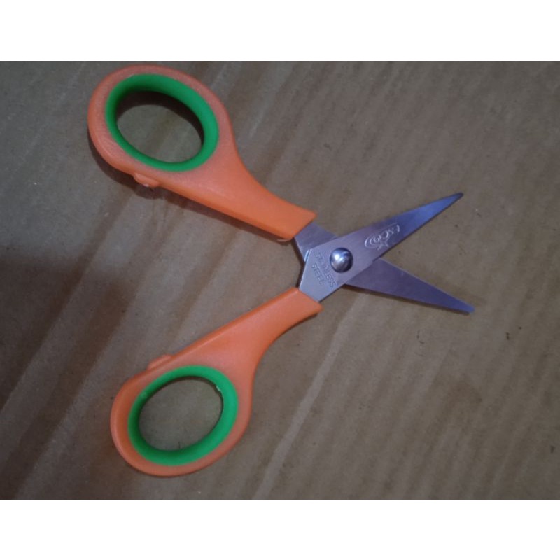 

gunting merk esco sdw_4 harga persatuan