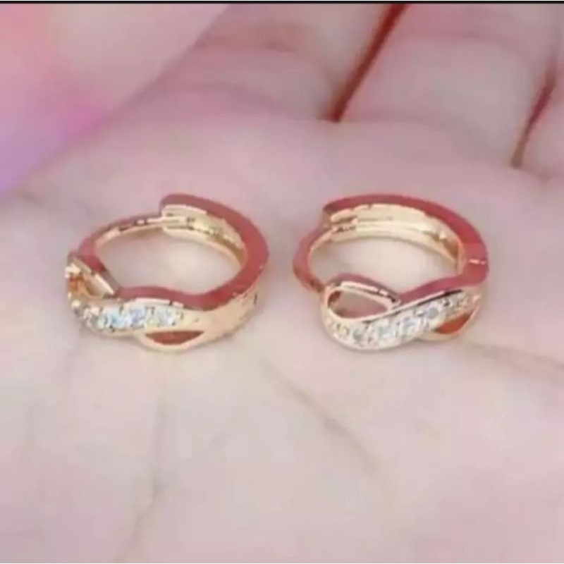 Anting wanita dewasa bentuk angka 8 full berlian gold titanium asli