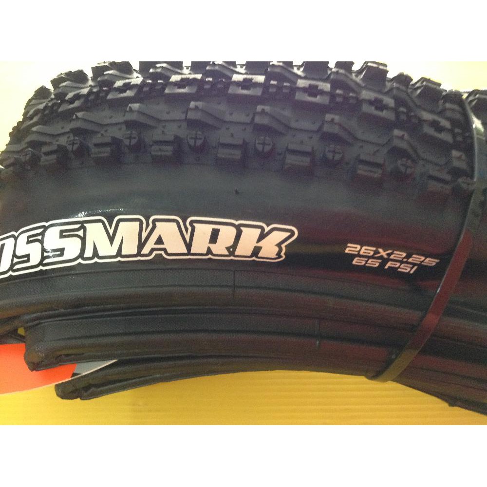 maxxis crossmark 26 x 2.25