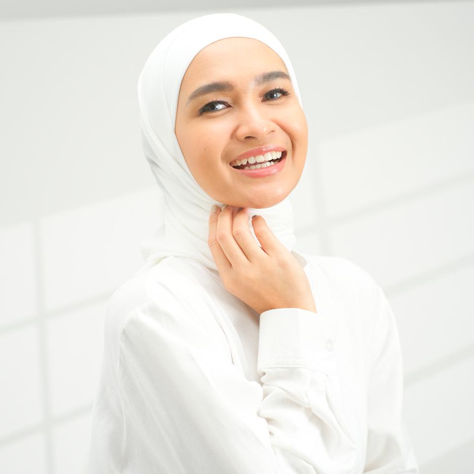 Ghania Instant | Pashmina Instan Tali Cheruty Babydoll Polos by Yeppushop-Broken White
