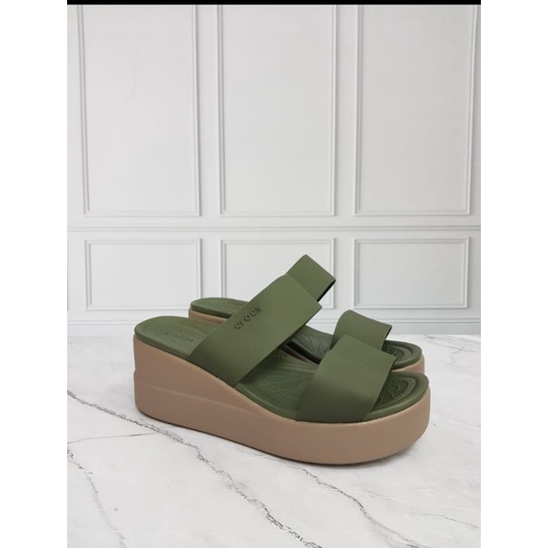 crocs wedges brooklyn