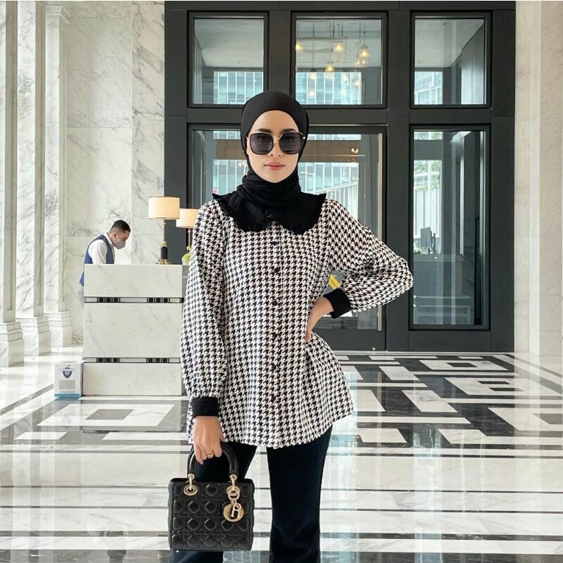 Houndstooth Blouse Black L by Vanilla Hijab