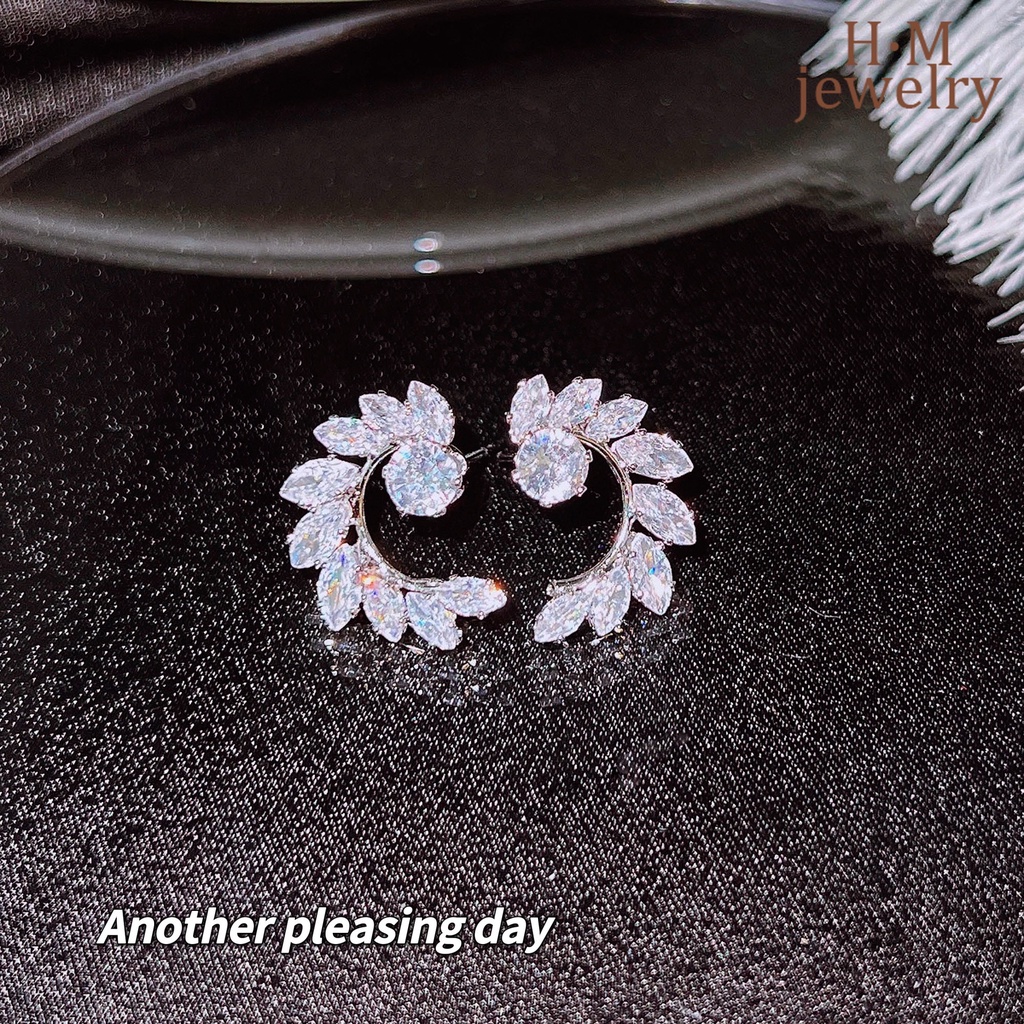 Anting Tusuk Sterling Silver Desain Ranting Daun Zaitun Hias Berlian Mikro Untuk Wanita