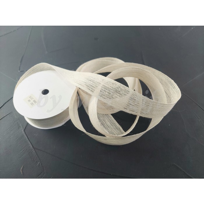 

Pita Goni Polos Putih ; Lebar 3.8 cm; Panjang 20 yard
