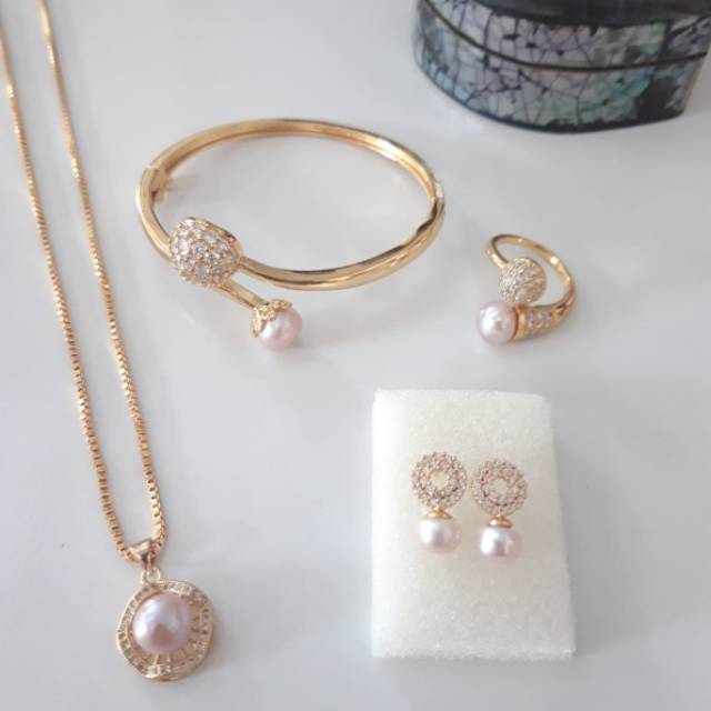 Satu set perhiasan rodhium mutiara air tawar lombok asli