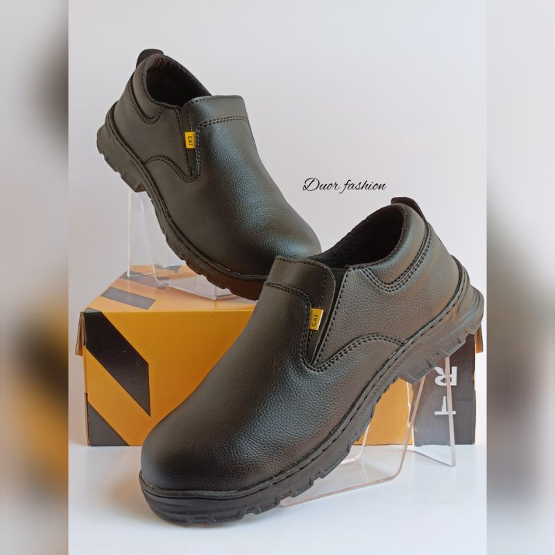 Sepatu Safety Slip On Bahan Kulit Ujung Besi Anti Slip