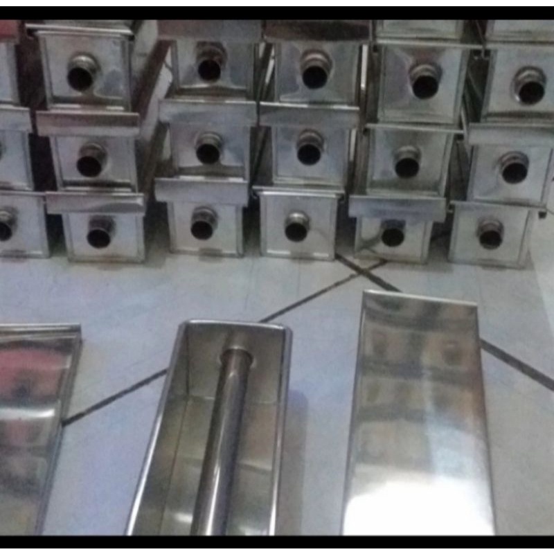 Loyang Roti tawar isi UK 20x6x6cm loyang bolong tengah