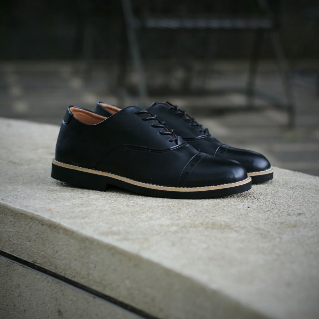 SepatuFormal Pantofel pria Resmi Formal Hitam Brown Casual Kantor Kuliah Pesta Kondangan Gereja Kerja PNS Guru Kulit Syntetic Gaya Trendy Terbaru Kekinian Murah RZ7606