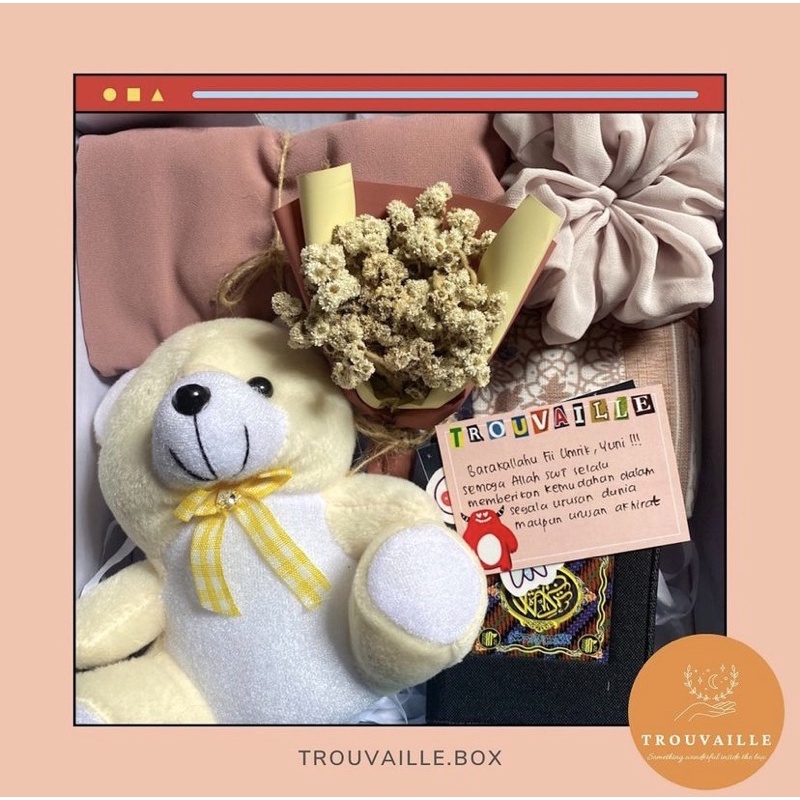 

Hampers Gift Box Kado Ulang Tahun Wisuda