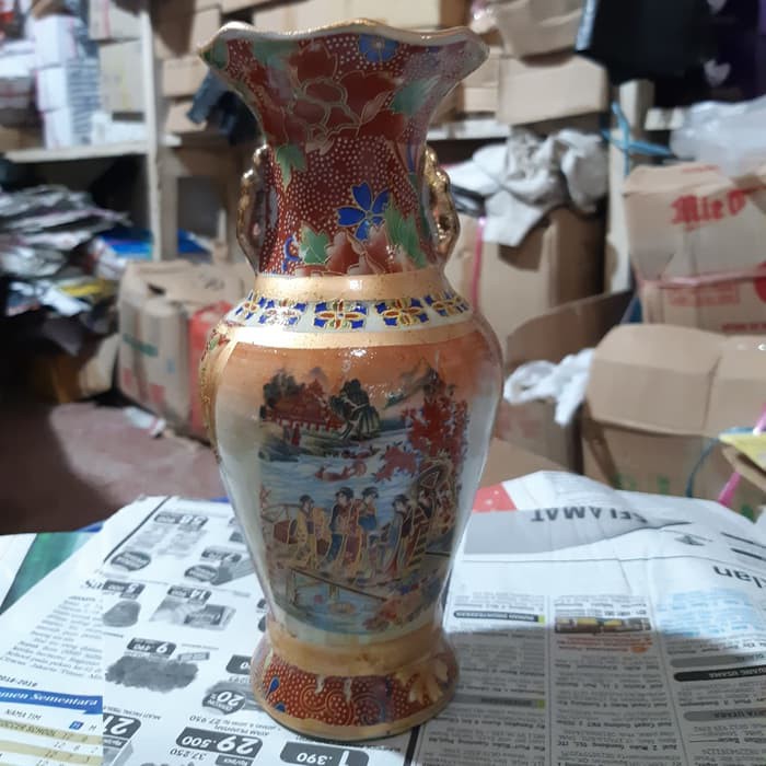 Vas Bunga China Pajangan Lemari Kaca Guci Antik