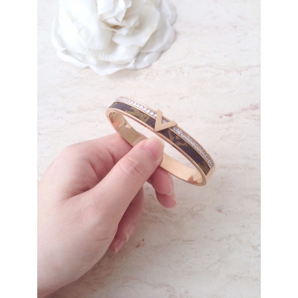 Gelang tebal LV kulit titanium premium