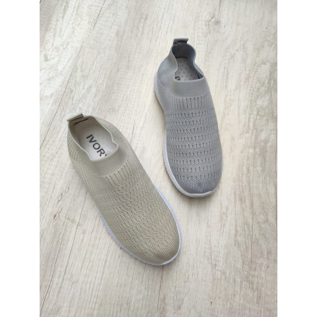 IVORY Sepatu Slip On Wanita Flyknit Import U6-3