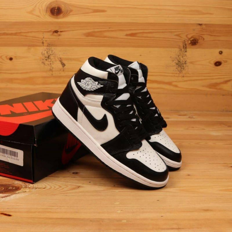 NIKE JORDAN 1 RETRO OG BLACK WHITE