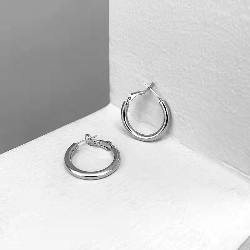 1 Pasang Anting Hoop Warna Silver Gaya Korea Untuk Wanita