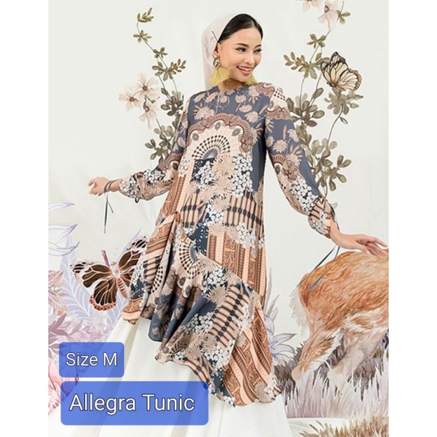 15. Allegra Tunic Wearingklamby